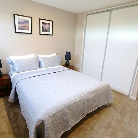 Golden Sun Apartment -Two Bedrooms, Three Bedrooms Christchurch Eksteriør bilde