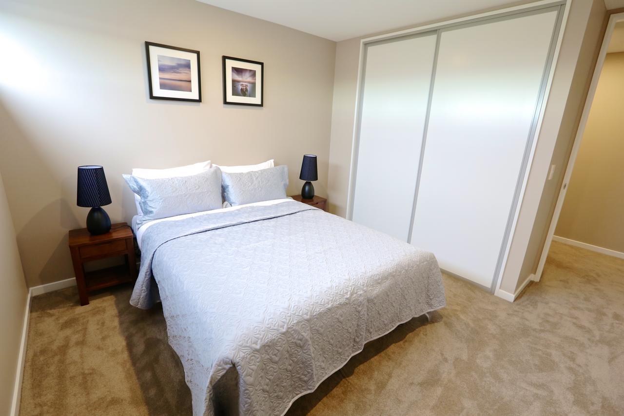 Golden Sun Apartment -Two Bedrooms, Three Bedrooms Christchurch Eksteriør bilde